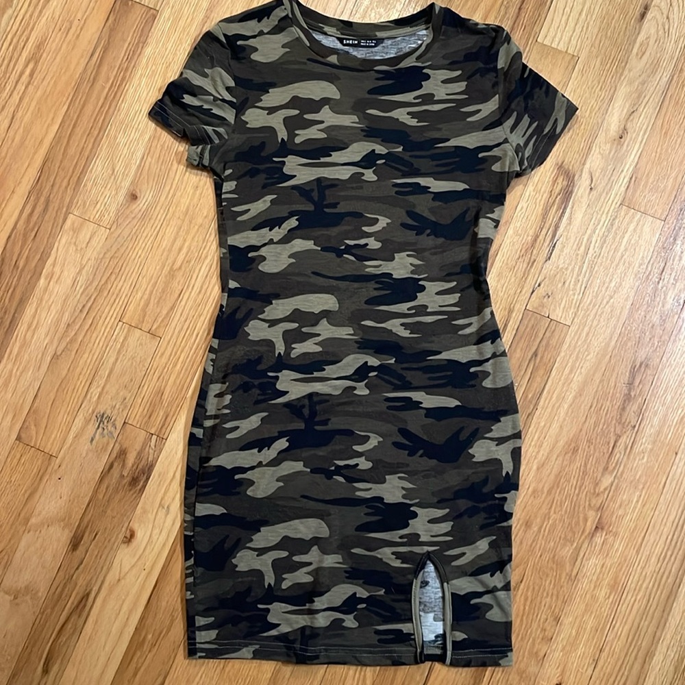 Camo Tshirt Dress with small slit - Shein